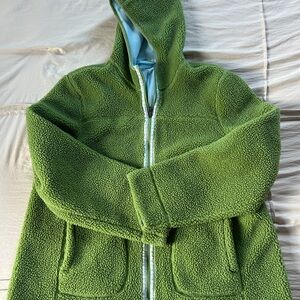 L.L. Bean Green Hooded Fleece Jacket Floral Print on Zipper Seam; cute and warm